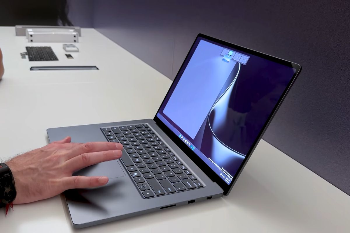 Màn hình trên Surface Laptop Ultra