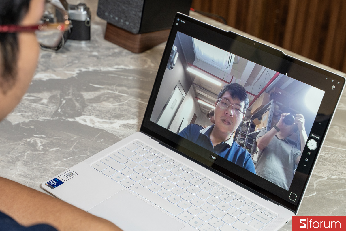 Webcam trên Yoga Slim 7 Ultra