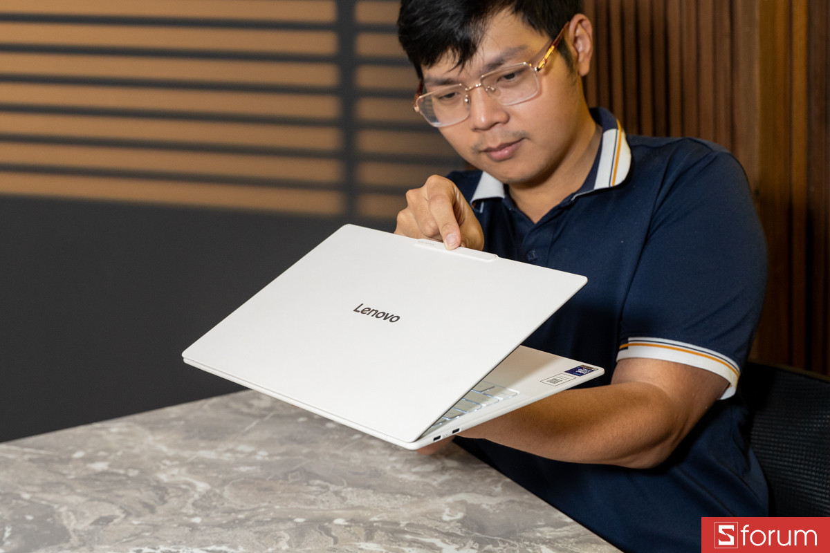 Trên tay Lenovo Yoga Slim 7 Ultra 14IPH11