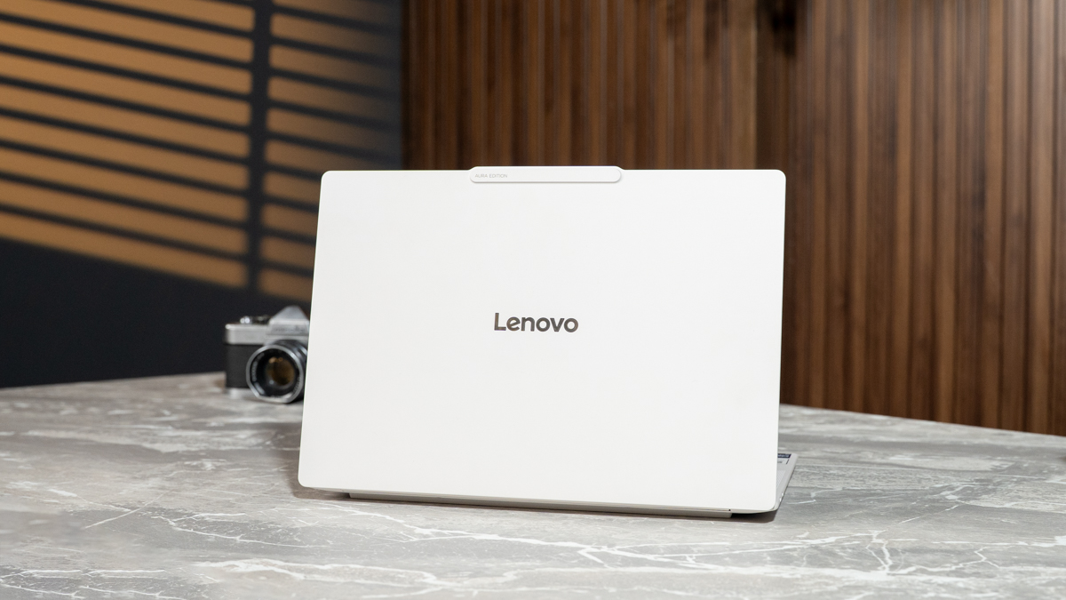 Trên tay Lenovo Yoga Slim 7 Ultra 14IPH11: Nhẹ ngang iPad, POLED 120Hz cảm ứng đỉnh cỡ nào mà giá hơn 60 triệu? Trên tay Lenovo Yoga Slim 7 Ultra 14IPH11: Nhẹ ngang iPad, POLED 120Hz cảm ứng đỉnh cỡ nào mà giá hơn 60 triệu?