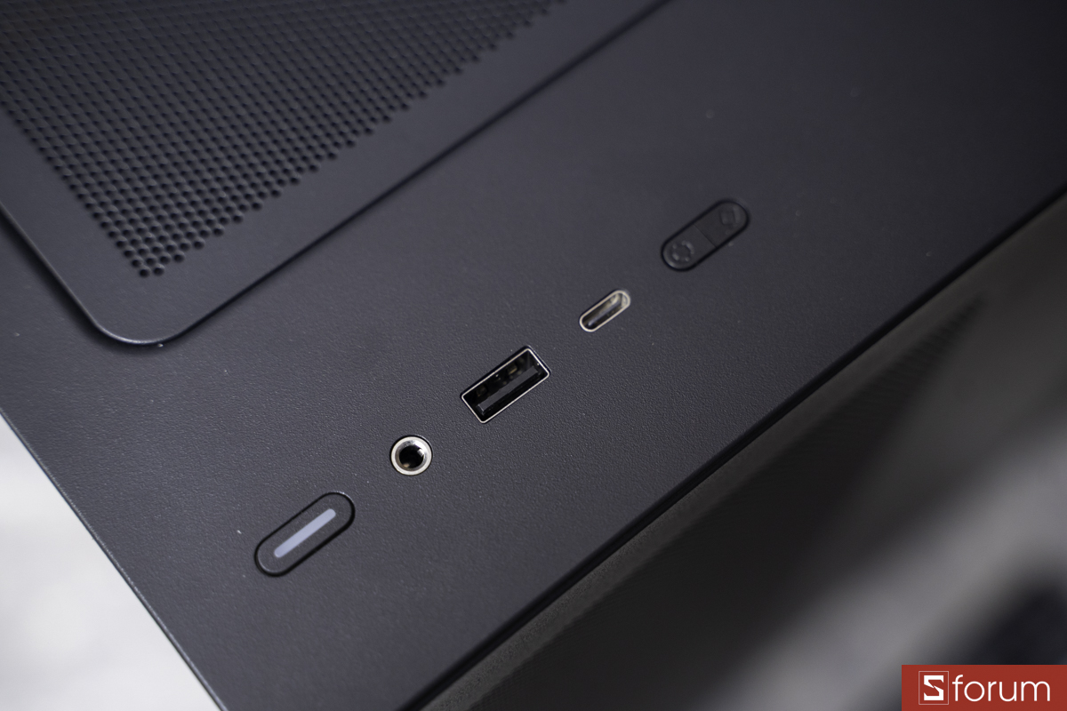 Hệ thống cổng kết nối trên PC GIGABYTE Stealth