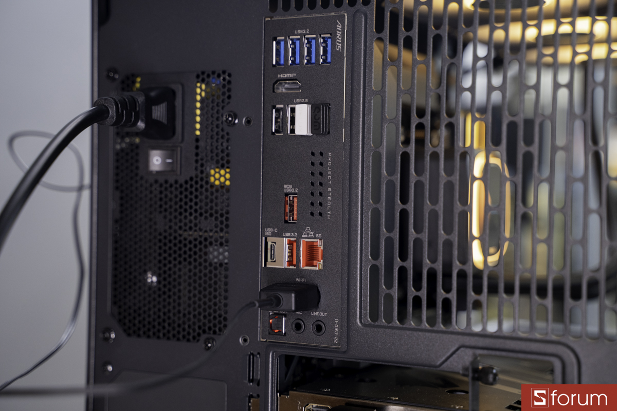 Hệ thống cổng kết nối trên PC GIGABYTE Stealth