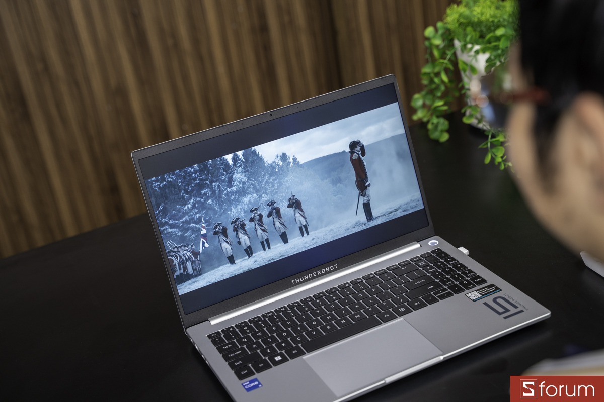 15.6 inch mang lại lợi thế lớn trong học tập và làm việc