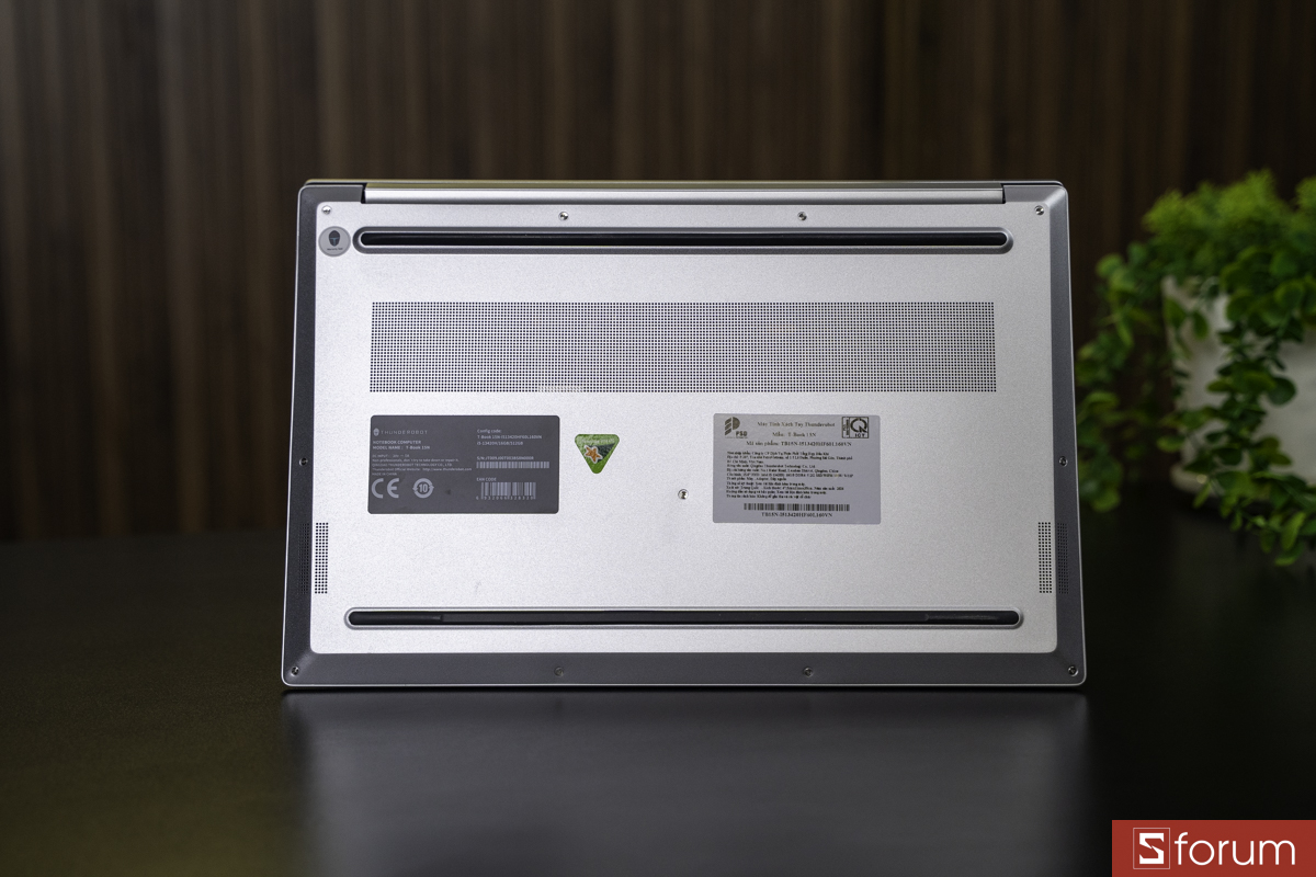 Mặt đáy Thunderobot T-Book 15N