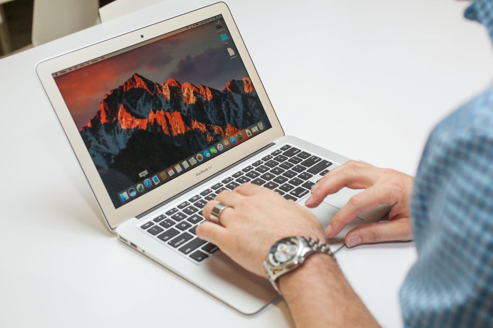 Apple sẽ tung ra MacBook 13 inch trong năm nay nhằm thay thế cho MacBook Air?