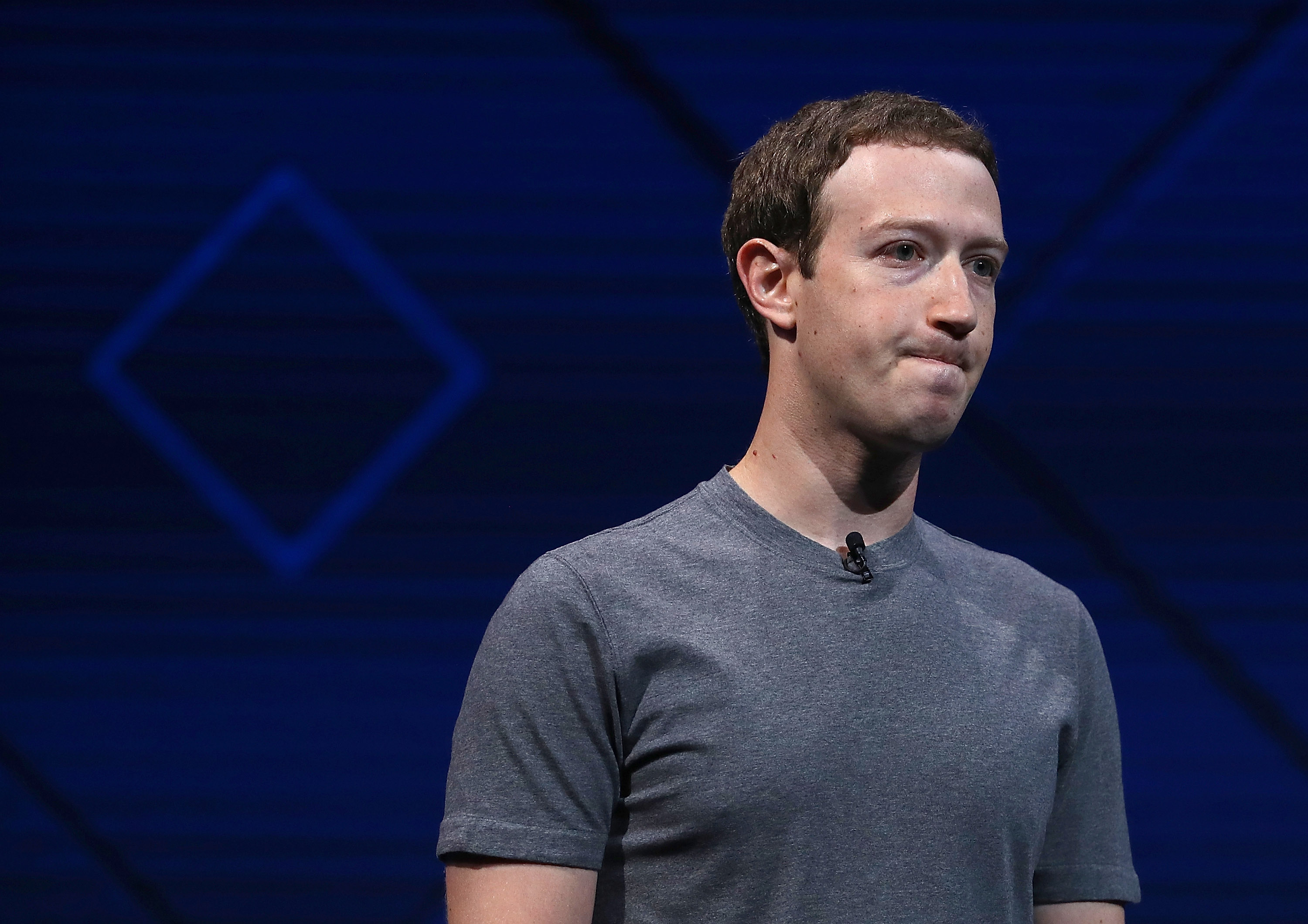 Tài sản Mark Zuckerberg bốc hơi 3,3 tỷ USD chỉ sau 1 status thông báo trên trang cá nhân