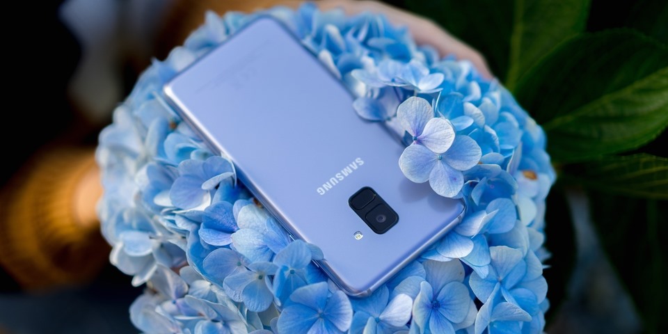 Bắt kịp xu hướng màu tím với Galaxy A8 tím bạc vừa huyền bí lại rất quyến rũ