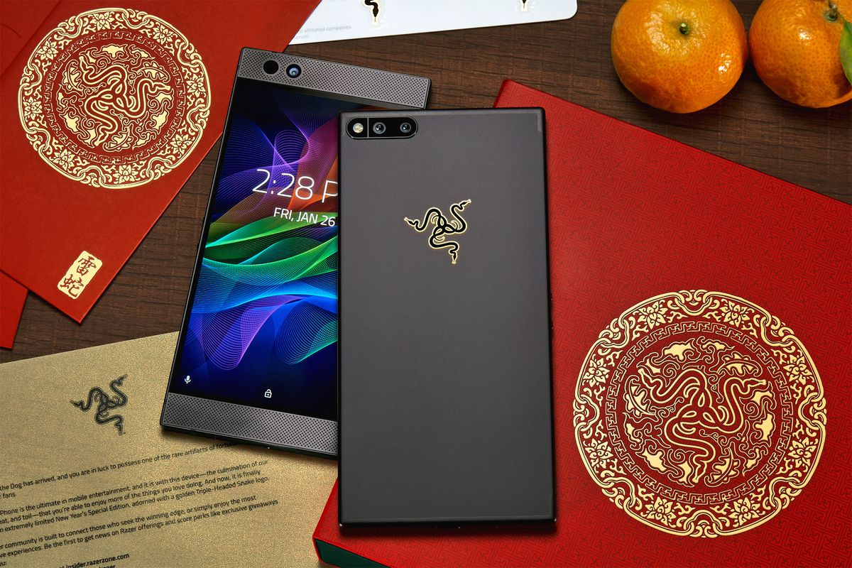 Razer Phone thêm phiên bản Gold Edition: Logo mạ vàng, trong hộp có bao lì xì