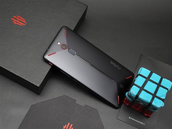 Mở hộp Nubia Red Magic: Siêu phẩm chơi game đến từ ZTE