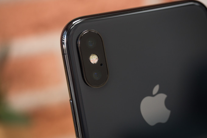 Người dùng than phiền iPhone X dễ bị vỡ kính camera, Apple từ chối bảo hành