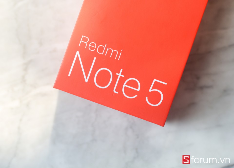 Mở hộp và trên tay nhanh Xiaomi Redmi Note 5 chính hãng: Snapdragon 636, RAM 3GB, camera AI kép, giá từ 4.8 triệu