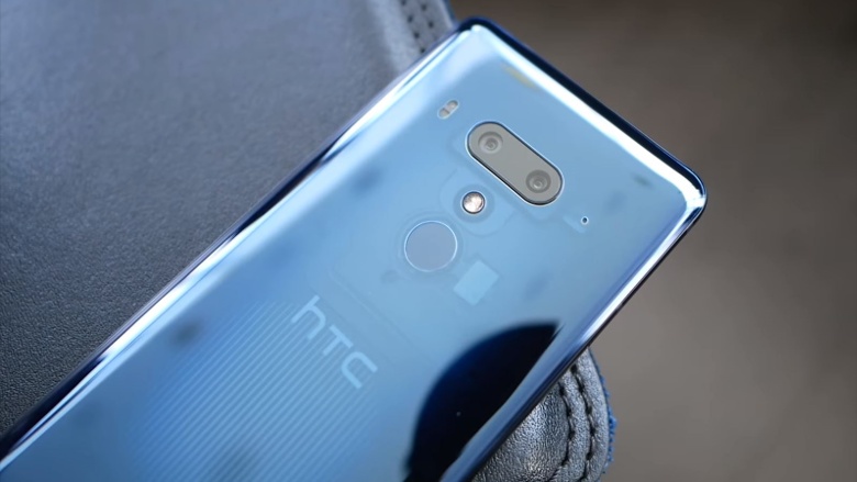 HTC tiết lộ lý do tại sao hãng không tích hợp sạc không dây trên chiếc HTC U12+