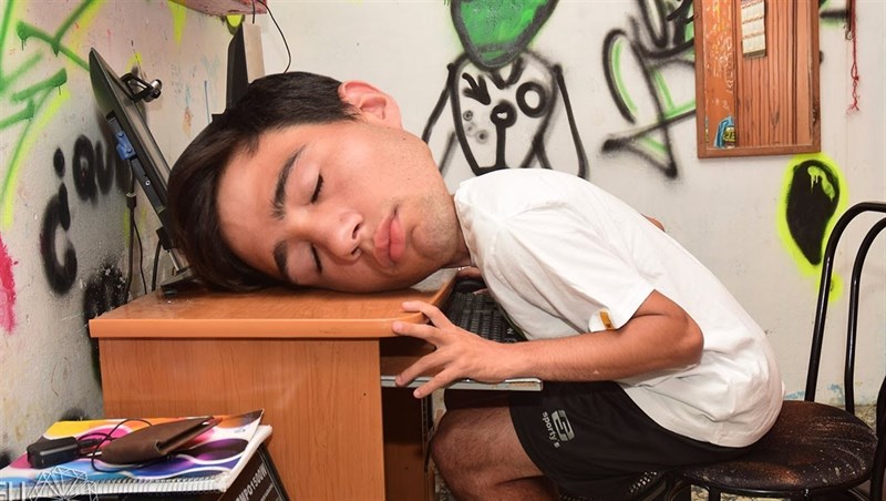 Cách làm ảnh phong cách "đầu to người nhỏ" để troll bạn bè