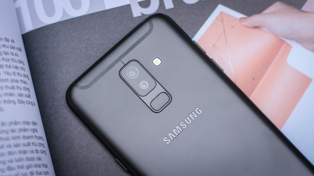Trải nghiệm thực tế Galaxy A6+(Plus): Ấn tượng ngay từ cái nhìn đầu tiên