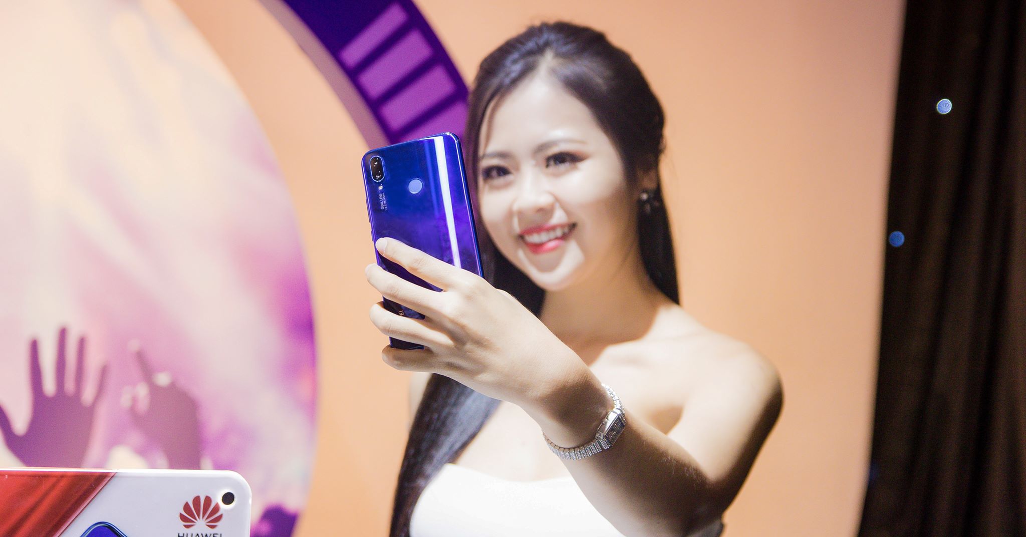 Huawei Nova 3i ra mắt tại Việt Nam: Kirin 710, 4 camera AI, bộ nhớ trong 128GB, giá 6.99 triệu đồng