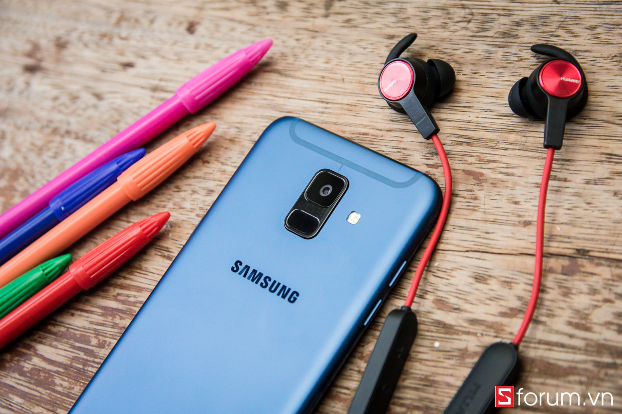 Galaxy A6 giảm giá chỉ còn 5.8 triệu, liệu có đáng mua?