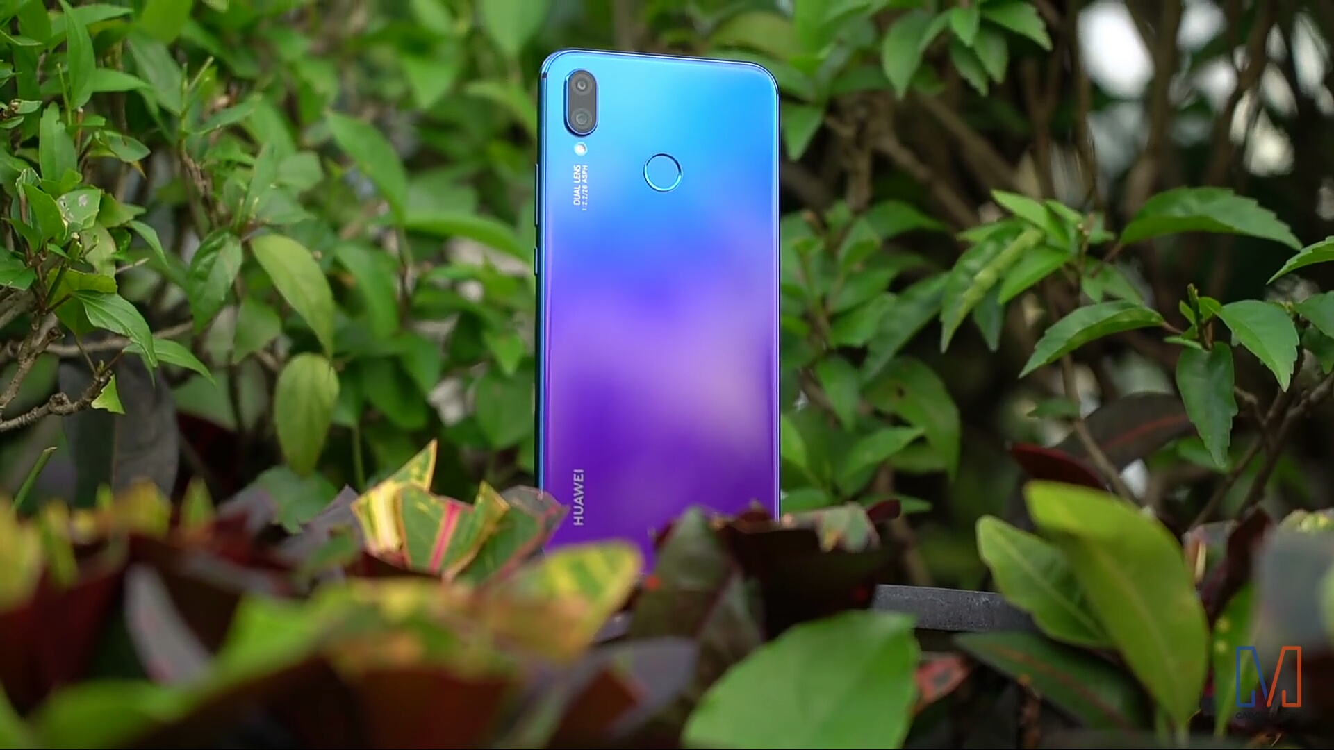 Mở hộp Huawei Nova 3i: Thiết kế giống Nova 3e, 4 camera, chip Kirin 710