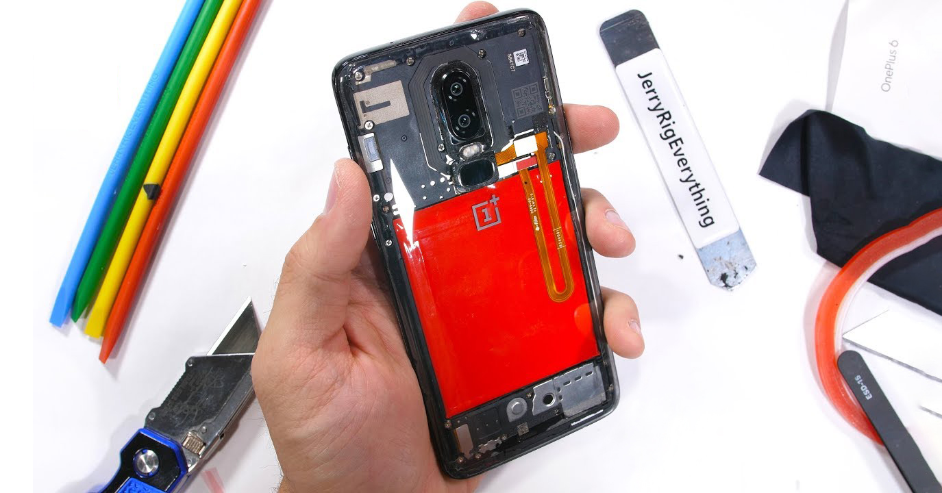 Cùng chiêm ngưỡng OnePlus 6 phiên bản mặt lưng trong suốt "cực xấu" này