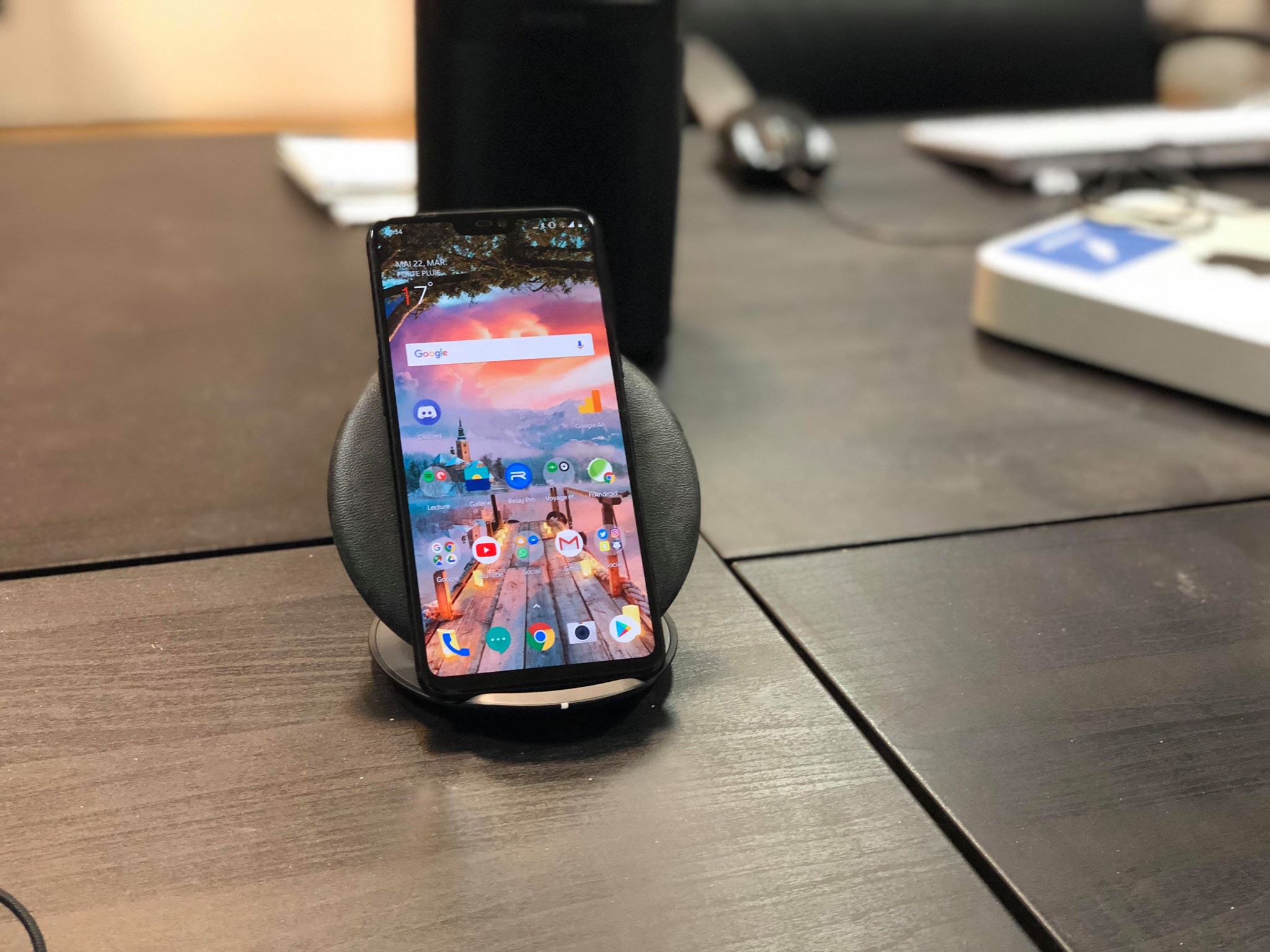 Sau tất cả, OnePlus vẫn chưa thể tích hợp sạc nhanh không dây vào smartphone