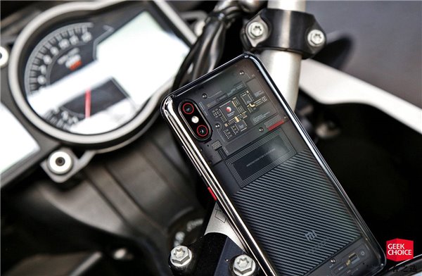 Xiaomi Mi 8 Explorer Edition cháy hàng chỉ sau 1 phút mở bán