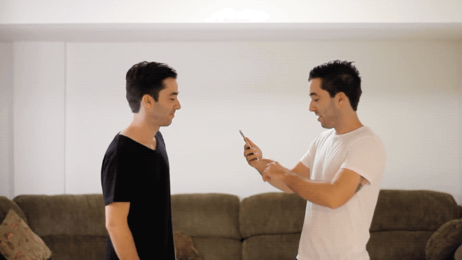 Face ID trên iPhone XS bị đánh lừa bởi cặp song sinh