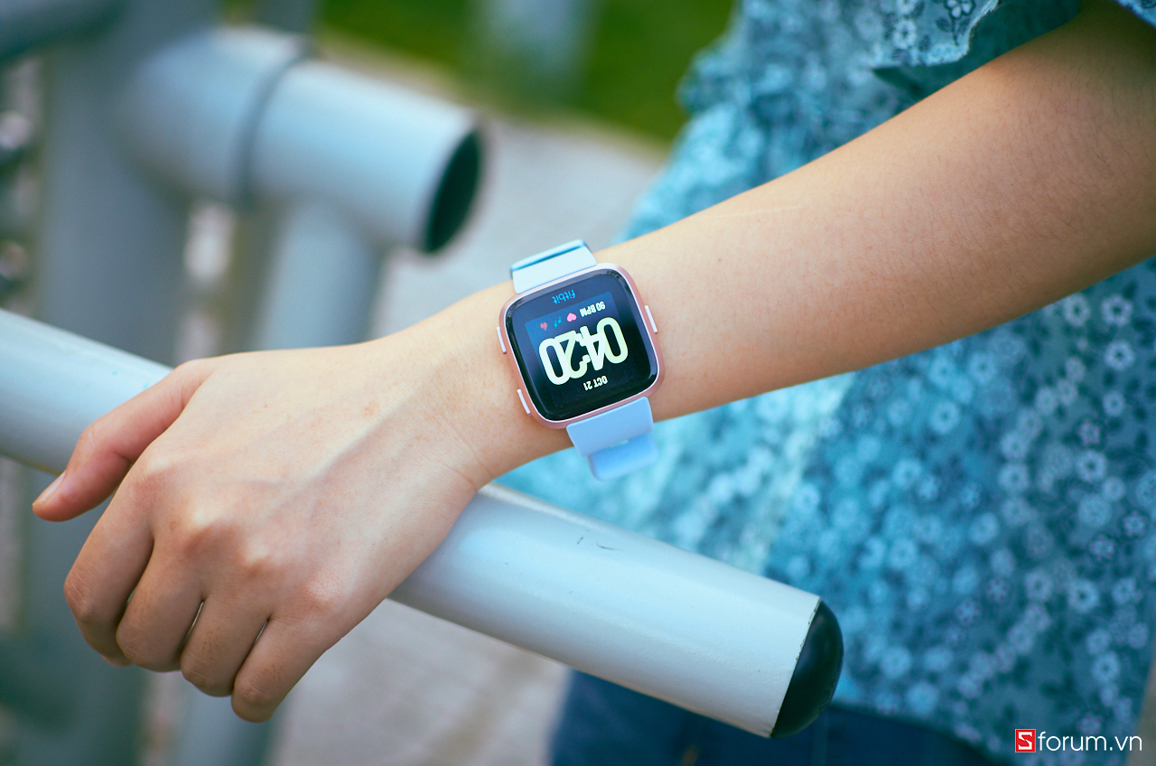 Đánh giá Fitbit Versa: 50% smart watch – 50% fitness tracker