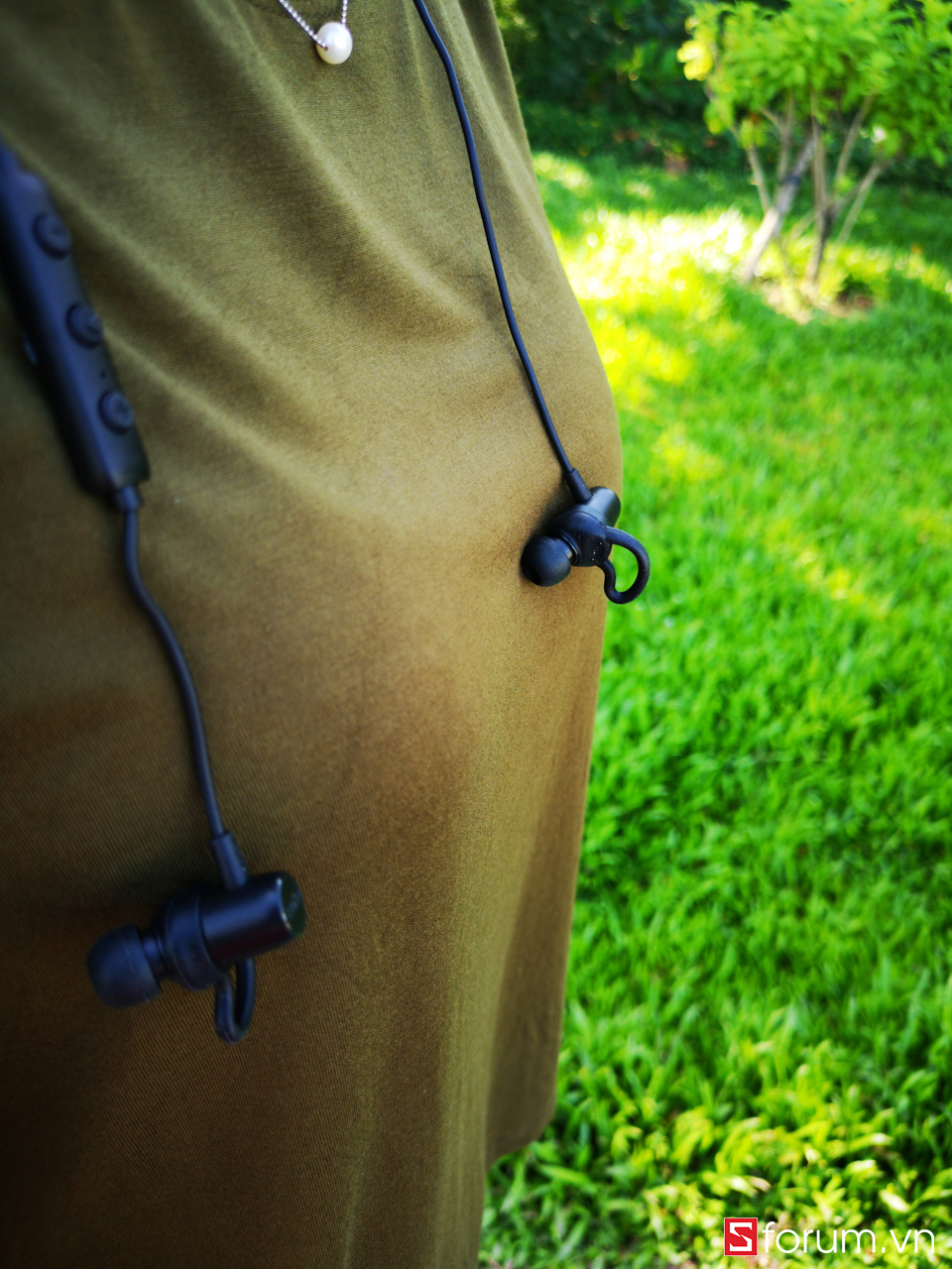 Đánh giá Anker Soundbuds Surge: Khi tai nghe không dây có giá rẻ hơn tai nghe có dây