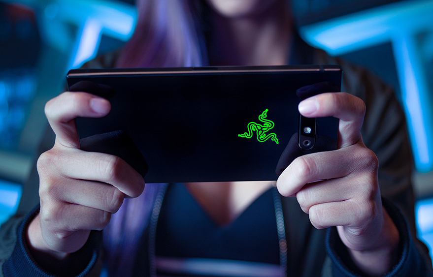 Razer Phone 2 sẽ sớm có thêm phiên bản mặt lưng kính trong suốt, tương tự như Mi 8 EE