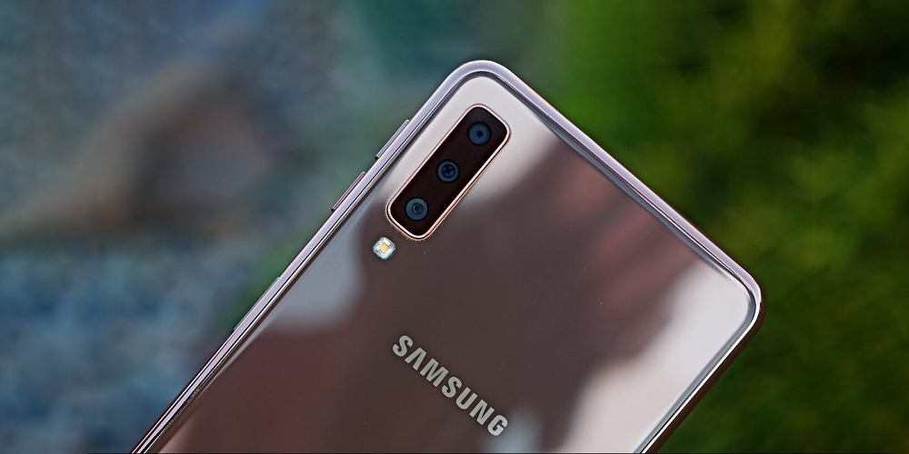 Samsung đang phát triển một thiết bị Galaxy A với Snapdragon 710, màn hình 19.5:9 và 3 camera sau