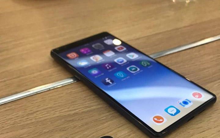 Bphone 3 rò rỉ trước giờ G: Thiết kế tràn đáy, không tai thỏ, camera đơn ở phía sau