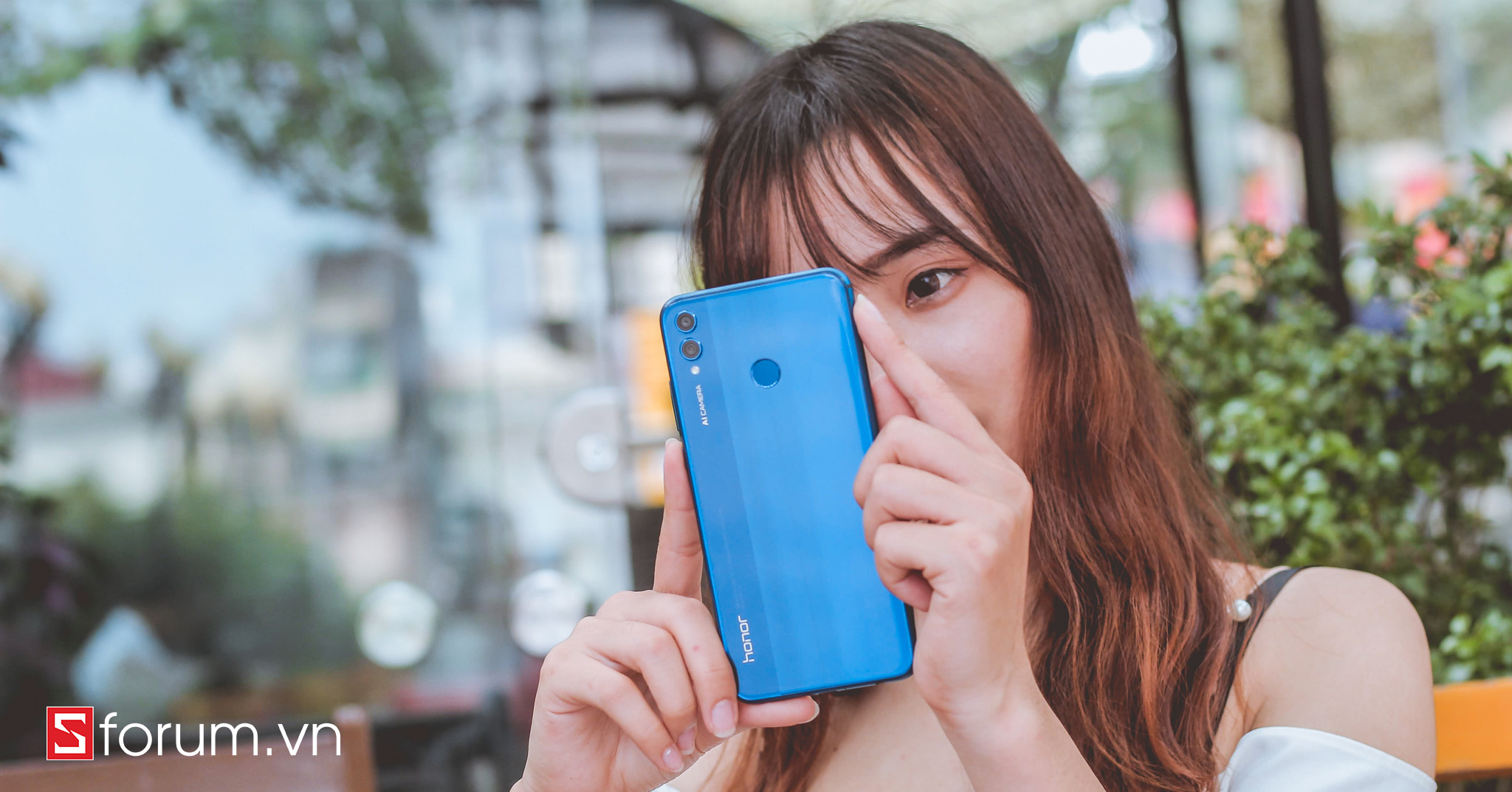 Trên tay Honor 8X: Mặt lưng óng ánh, hiệu năng tốt trong tầm giá, màn hình rộng và đẹp, giá 6 triệu đồng Trên tay Honor 8X: Mặt lưng óng ánh, hiệu năng tốt trong tầm giá, màn hình rộng và đẹp, giá 6 triệu đồng