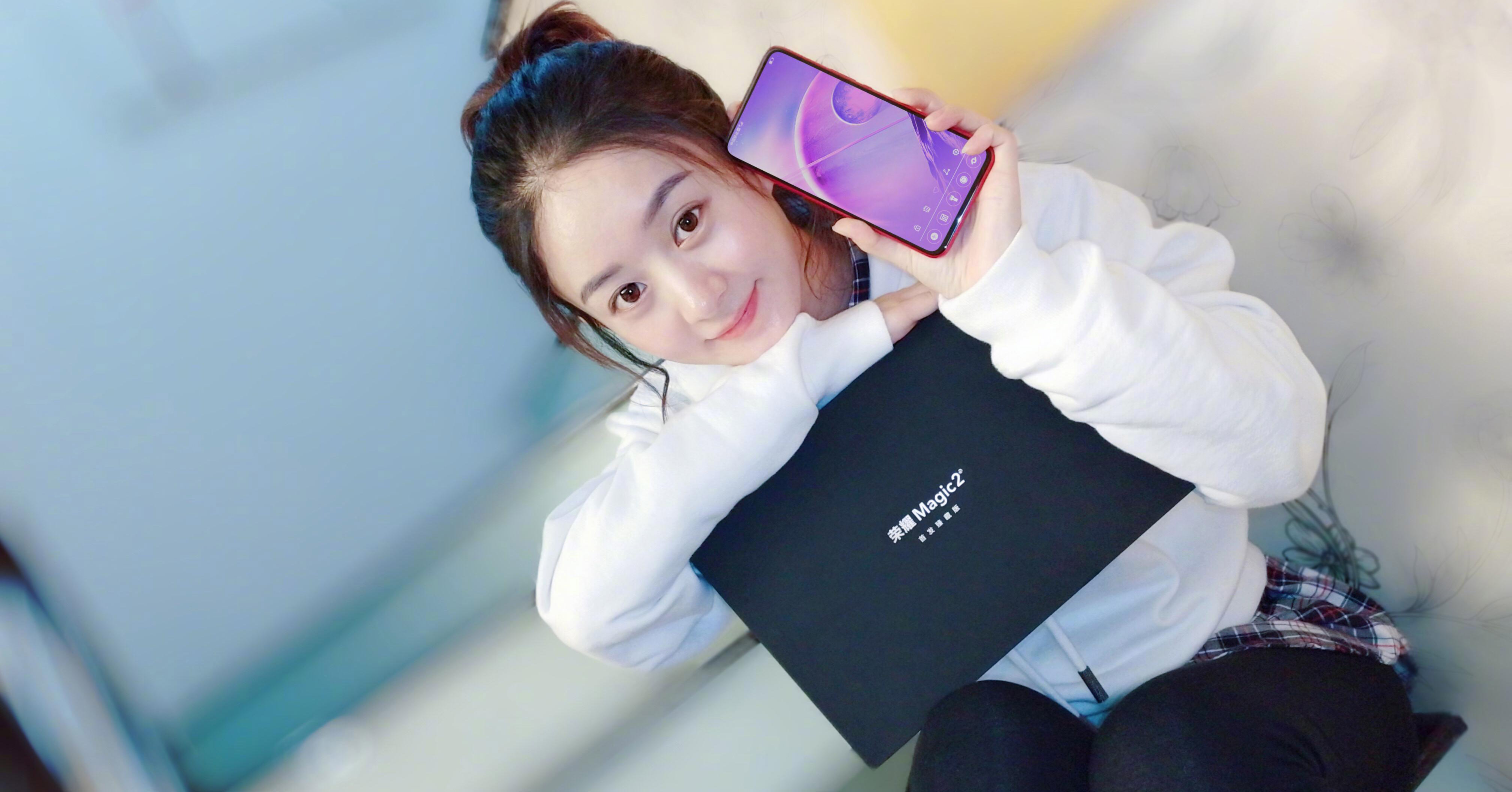 Honor Magic 2 lộ ảnh thực tế: Màn hình tràn cạnh, sử dụng cơ chế trượt như Mi Mix 3