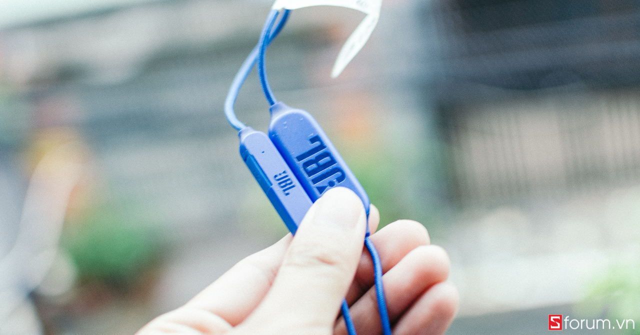 Đánh giá tai nghe không dây JBL E25BT: chàng béo dễ thương
