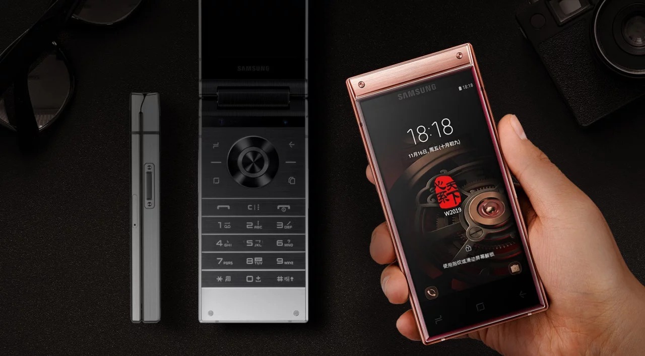 Trên tay Samsung W2019: Siêu phẩm nắp gập cao cấp với 2 màn hình, đắt hơn cả iPhone XS Max