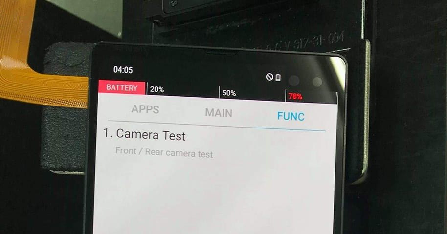 Lộ nguyên mẫu Galaxy S10 Plus với camera selfie kép, tai thỏ ở góc phải màn hình