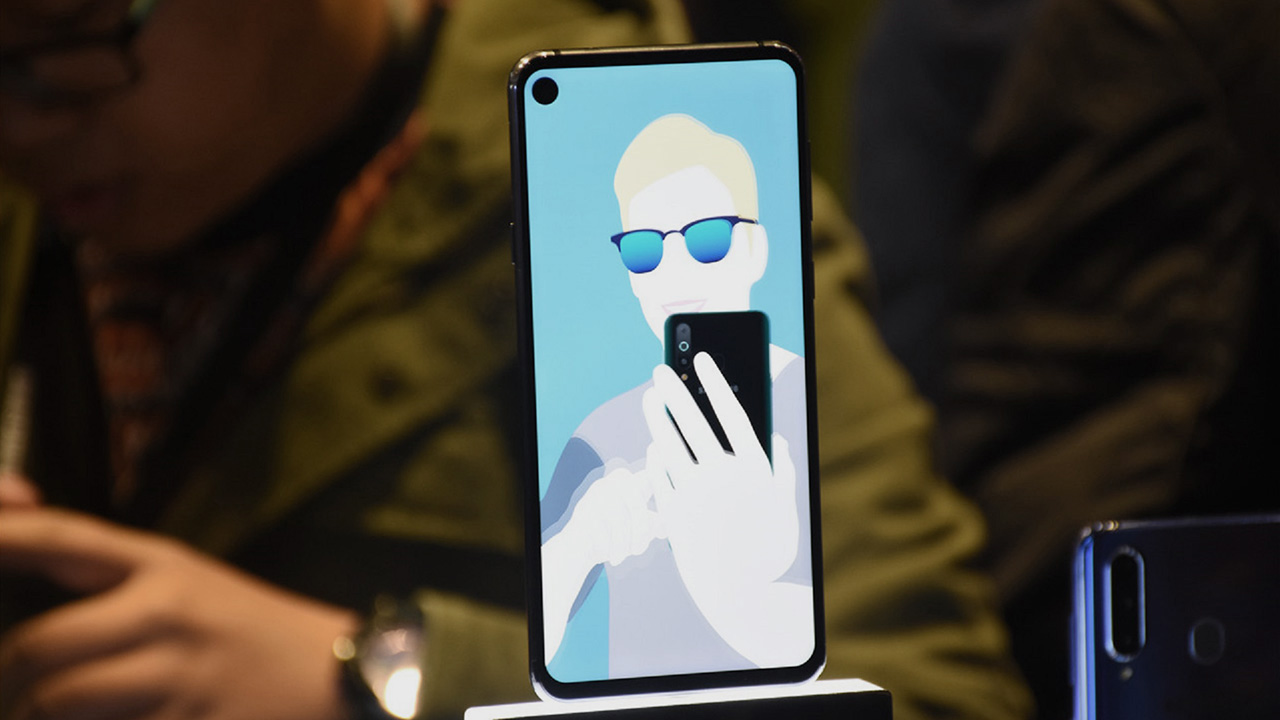 Galaxy S10 sẽ có hiệu ứng đặc biệt xung quanh "nốt ruồi" camera trước Galaxy S10 sẽ có hiệu ứng đặc biệt xung quanh "nốt ruồi" camera trước