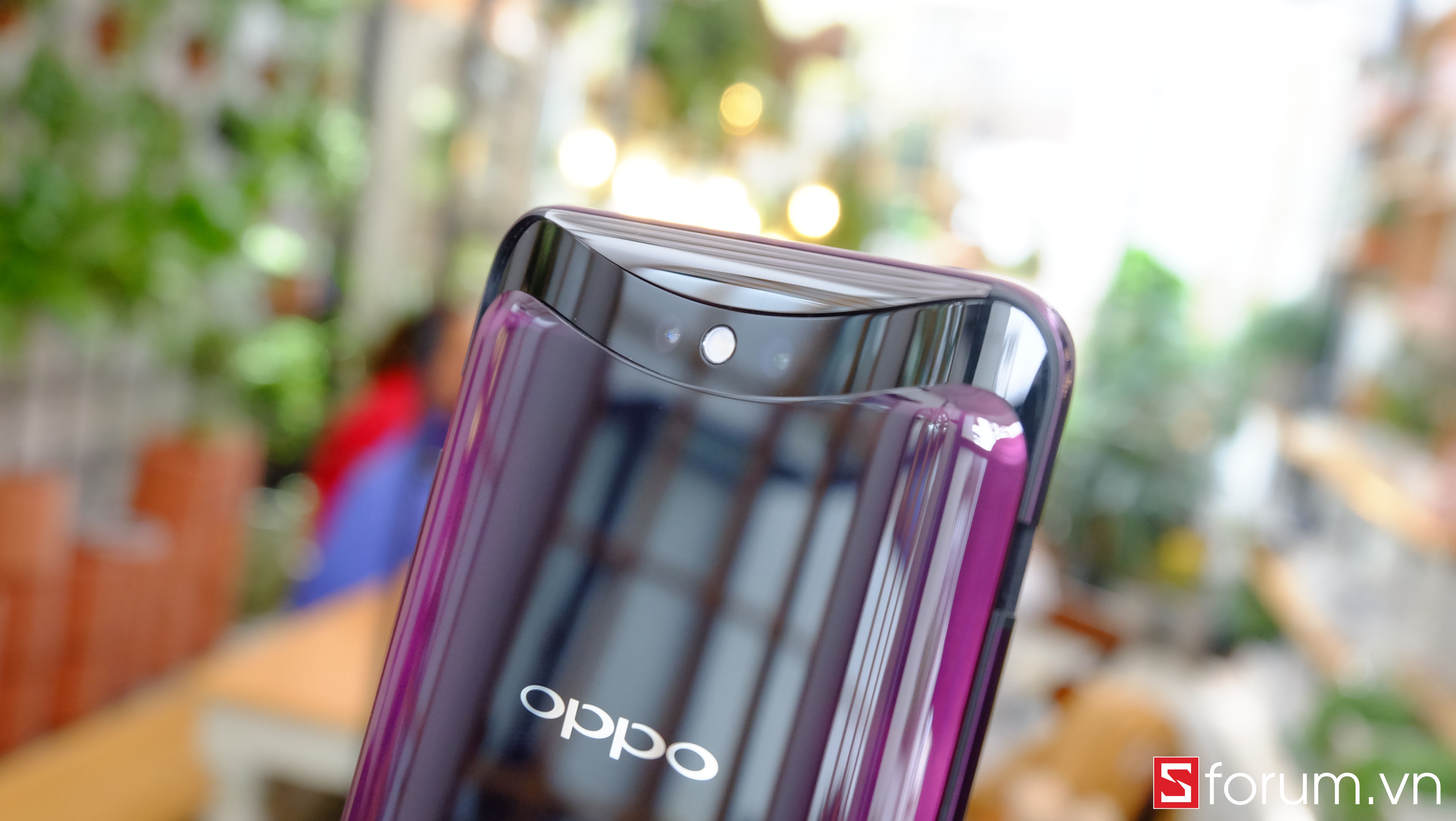 Oppo phát triển công nghệ bảo mật quét mống mắt và camera selfie kép thò thụt