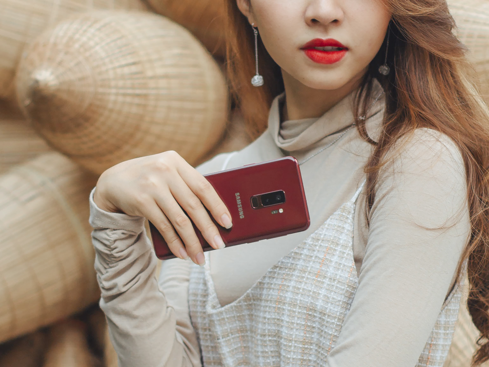 Cận cảnh Galaxy S9+ Vang đỏ nồng thắm dịp lễ Tết!