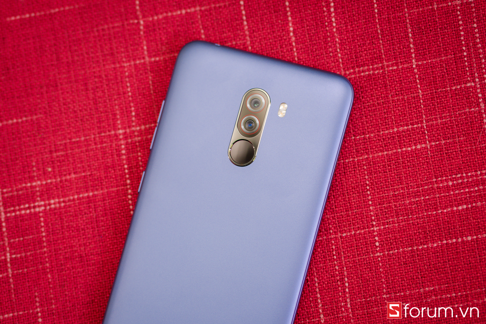 Pocophone F1 sắp được cập nhật để hỗ trợ quay 4K 60 fps, slow-motion 960 fps và chế độ chụp đêm