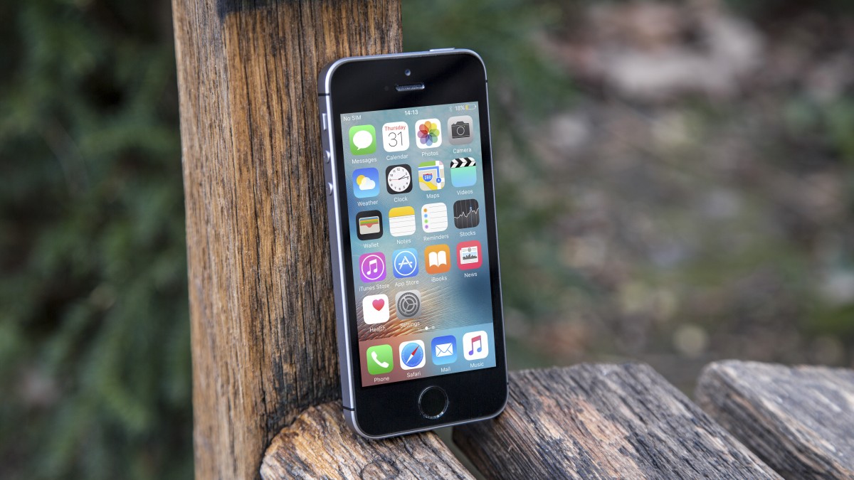 Apple bất ngờ "xả hàng" iPhone SE tồn kho, giá từ 5.8 triệu đồng