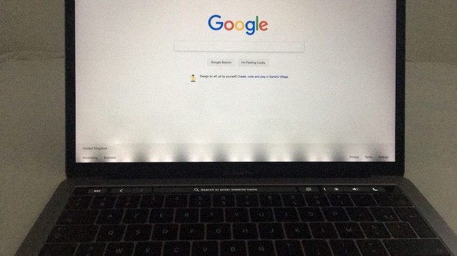 MacBook Pro gặp lỗi màn hình, Apple tính phí tới 14 triệu đồng cho một cọng cáp