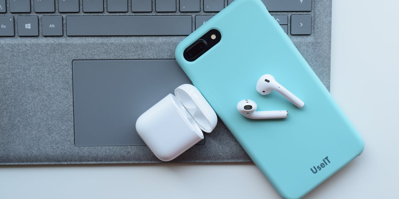 AirPods là sản phẩm bán chạy thứ 2 trong lịch sử của Apple