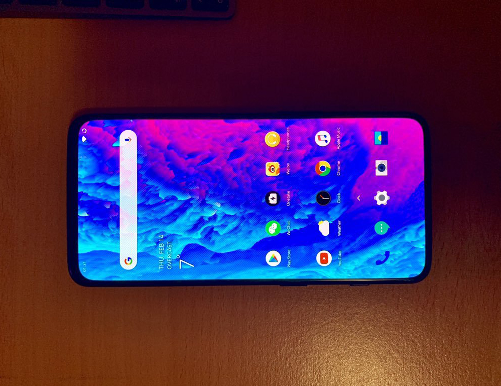 OnePlus 7 lần đầu lộ diện với thiết kế không viền thực thụ, bỏ luôn tai thỏ và giọt nước