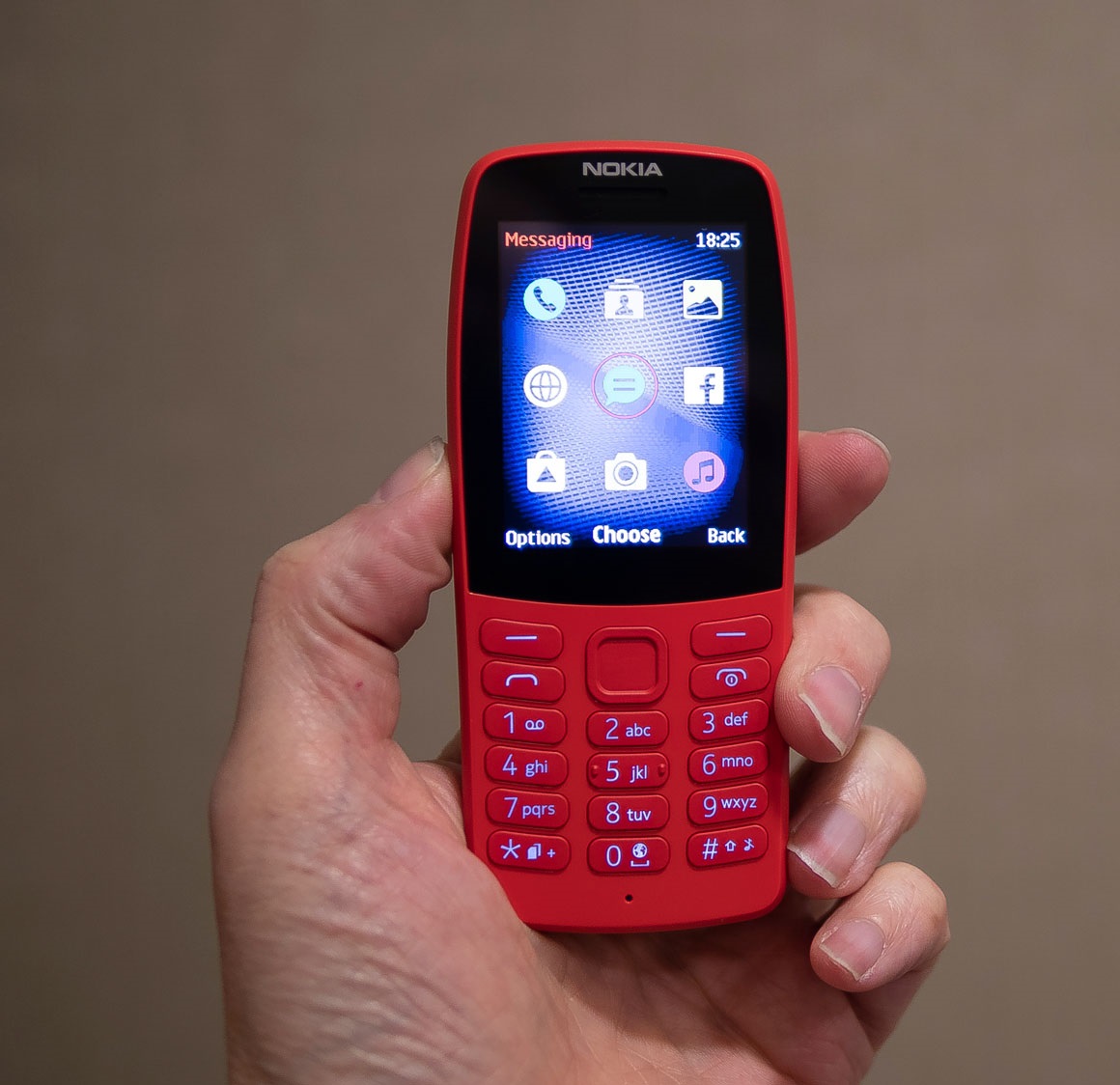 Nokia 210 trình làng: Feature phone với thiết kế đẹp mắt, pin chờ 20 ngày, giá hơn 800 ngàn đồng Nokia 210 trình làng: Feature phone với thiết kế đẹp mắt, pin chờ 20 ngày, giá hơn 800 ngàn đồng