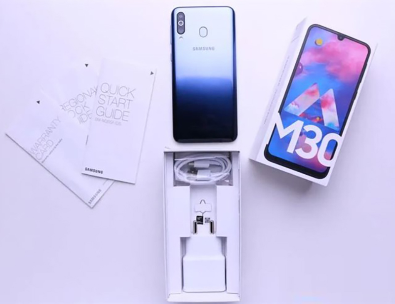 Mở hộp và trên tay Galaxy M30: Xứng đáng là “anh cả” cho dòng M?