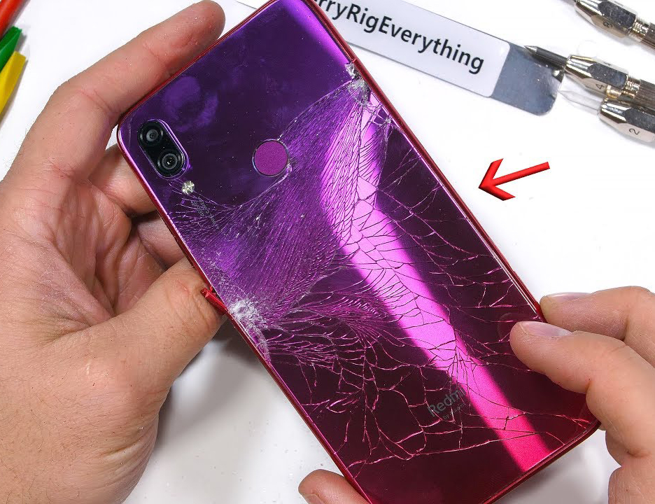 Thử tra tấn Redmi Note 7 bằng dao, hơ lửa và bẻ cong với cái kết bất ngờ