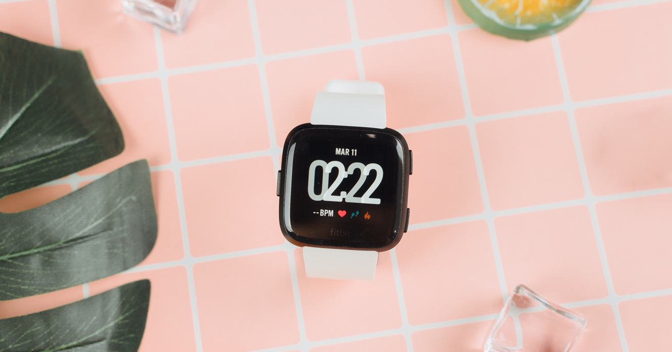 Trên tay Fitbit Versa: Smartwatch chuyên tracking giá tốt, có cả tính năng báo trước "ngày dâu"