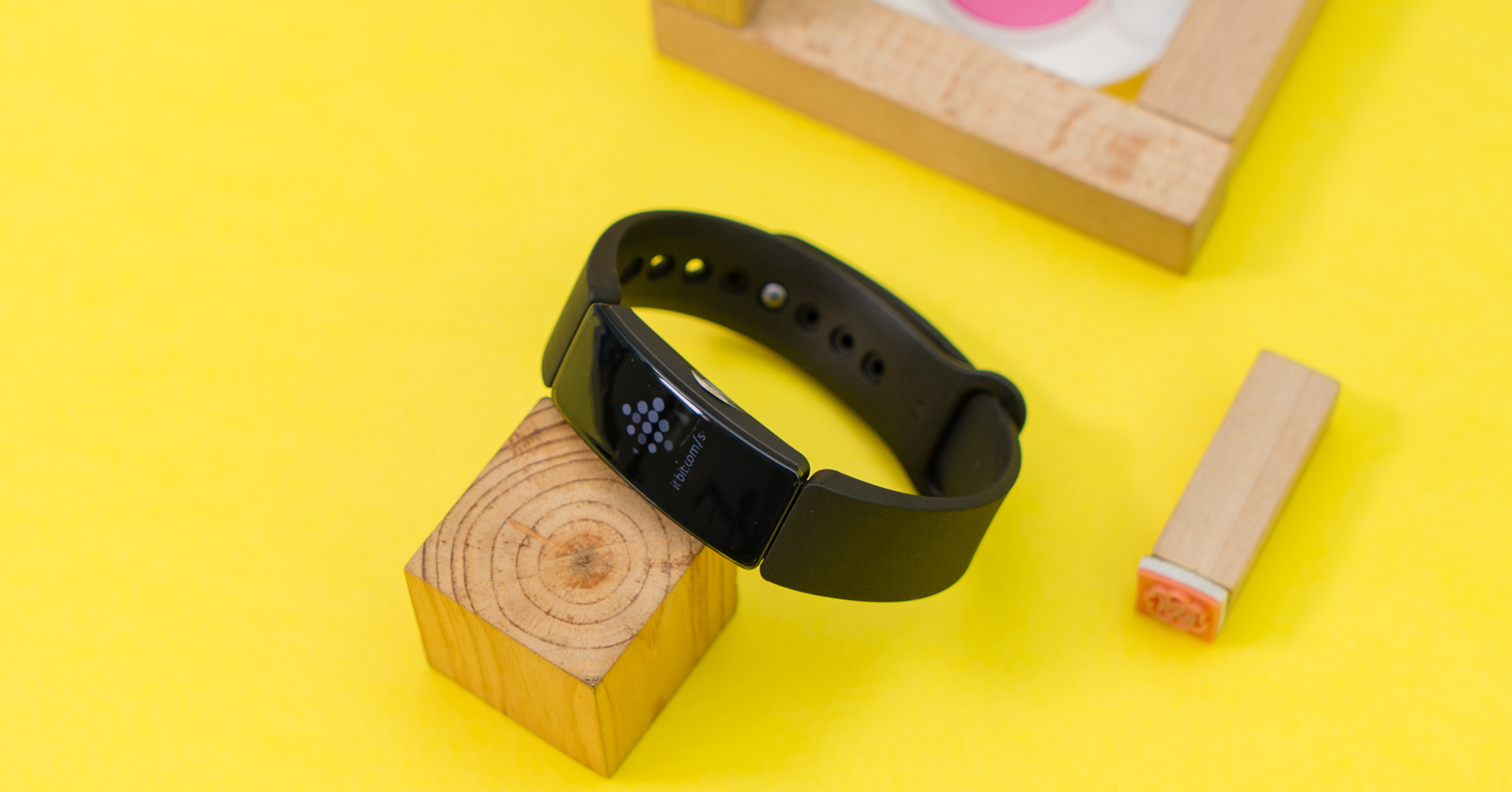 Trên tay Fitbit Inspire: Thiết bị đeo thông minh với khả năng chống nước lên đến 50m