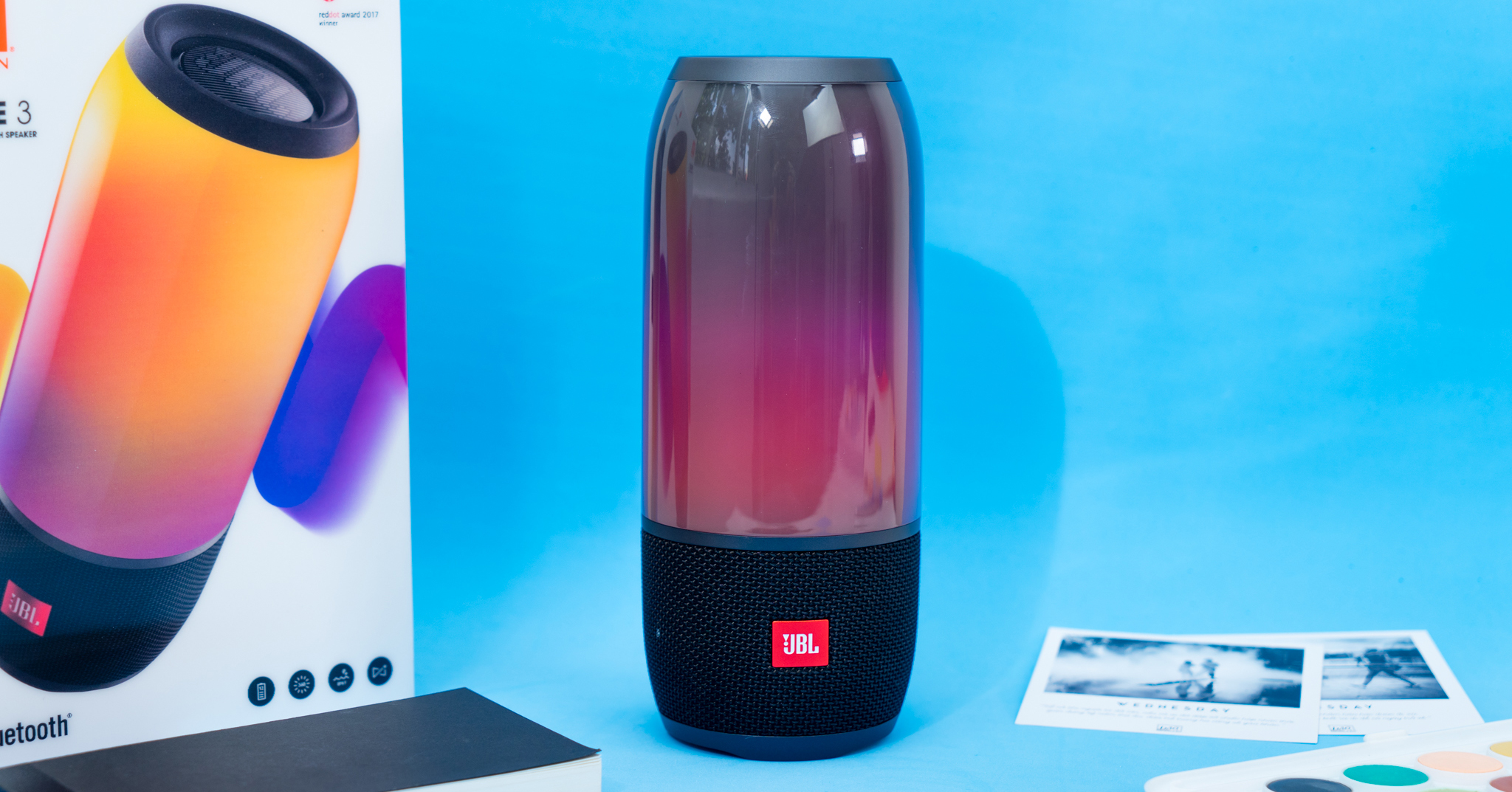 Mở hộp JBL Pulse 3: Khi sự "màu mè" được nâng lên một tầm cao mới