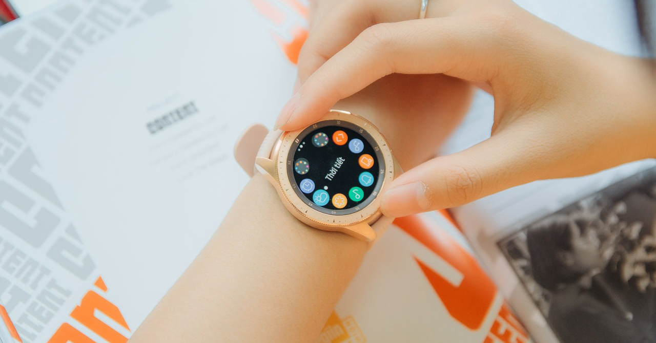 Galaxy Watch giảm "hết nấc", tặng thêm tai nghe bluetooth, dán màn hình chống trầy, trả góp 0%